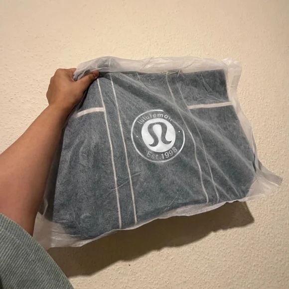 Lululemon Tote Bag - Picture 4 of 11